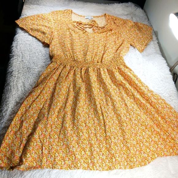 Luxology Yellow Floral Midi Dress Smocked Waist Short Sleeves Womans Large...... - Picture 6 of 10